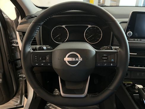 Used 2025 Nissan Rogue SV image 29