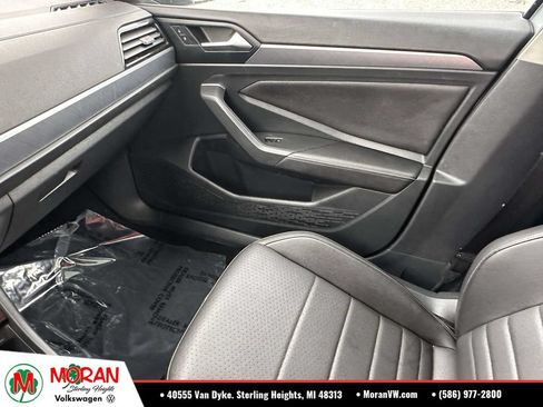 Certified 2023 Volkswagen Jetta SE w/ Panoramic Sunroof Package FWD image 27