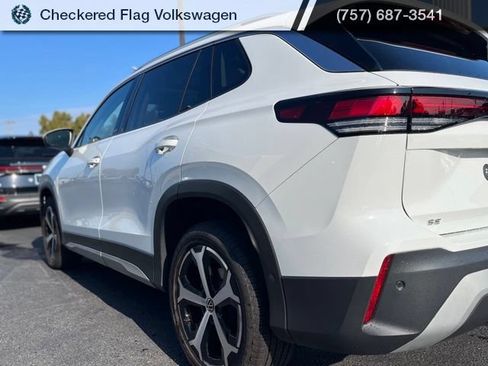 Used 2025 Volkswagen Tiguan SE AWD/4WD image 8