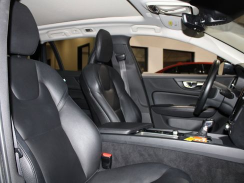 Used 2021 Volvo V60 T5 Cross Country w/ Climate Package image 21
