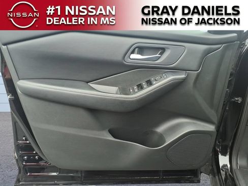 Used 2024 Nissan Rogue SV AWD/4WD image 18