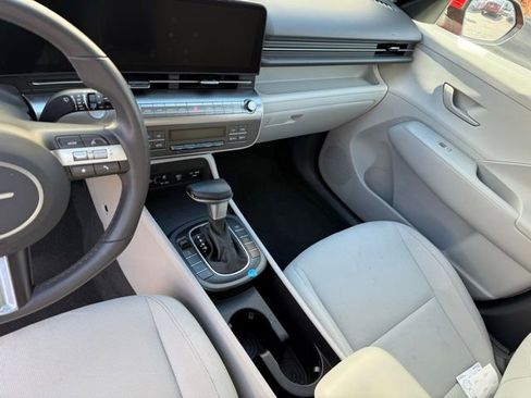 Used 2025 Hyundai Kona SEL AWD/4WD image 5