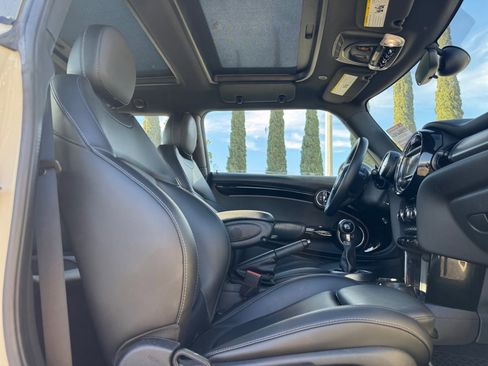 Used 2017 MINI Cooper 2-Door Hardtop image 19