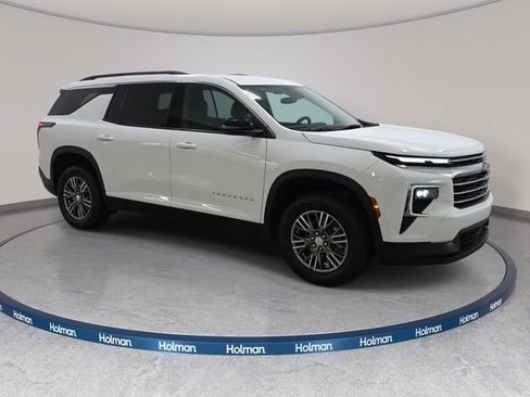 Used 2025 Chevrolet Traverse LT AWD/4WD image 4