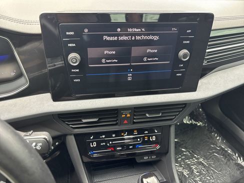 Used 2025 Volkswagen Jetta SE FWD image 18