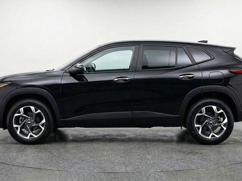 Used 2025 Chevrolet Trax LT image 5