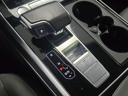 Used 2020 Audi Q8 Prestige image 16