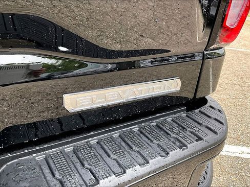 Used 2025 GMC Sierra 1500 Elevation w/ X31 Off-Road Package AWD/4WD image 8