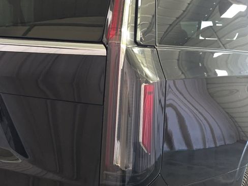 Used 2022 Cadillac Escalade ESV Luxury AWD/4WD image 13