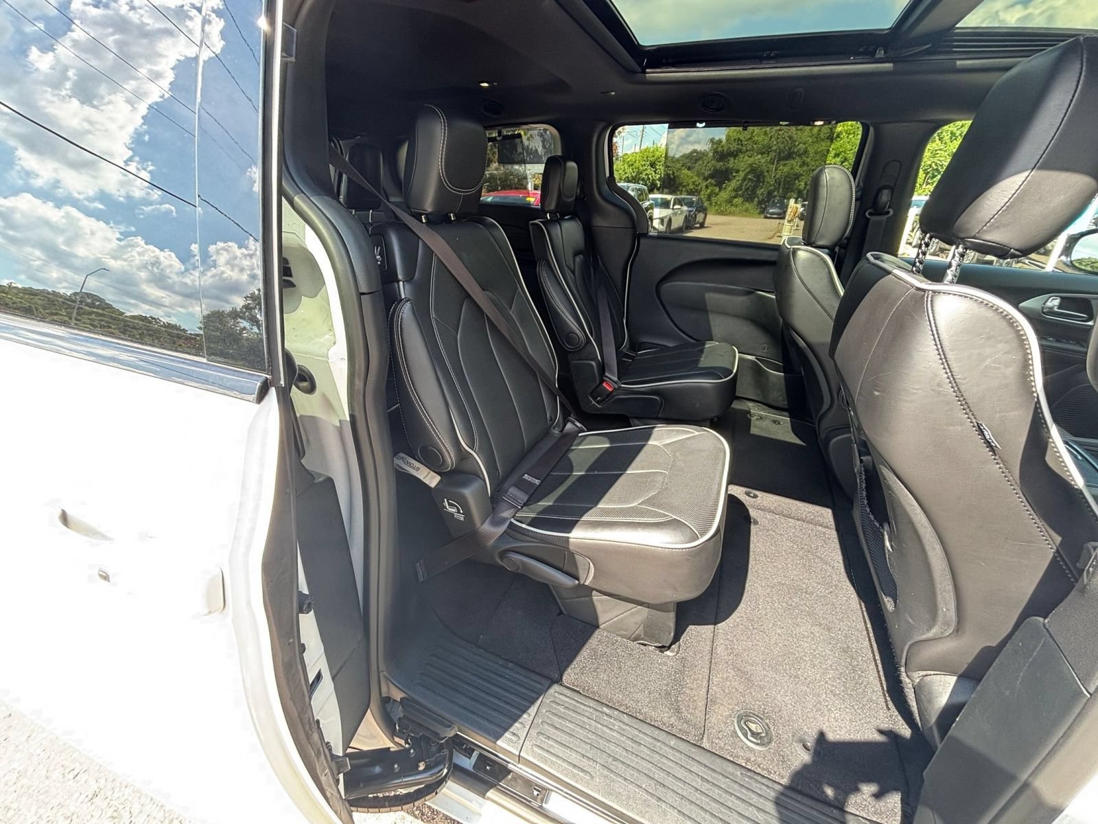 Used 2025 Chrysler Pacifica Limited FWD image 42