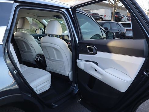Certified 2025 Kia Sorento S image 29