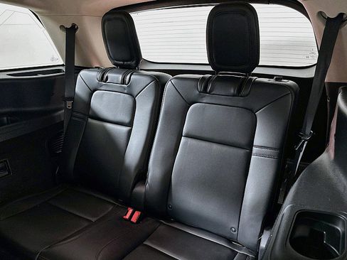 Used 2024 Lincoln Aviator AWD w/ Premium Package image 28