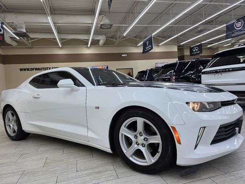 Used 2017 Chevrolet Camaro LT RWD image 4