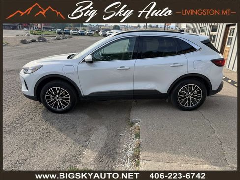 Used 2025 Ford Escape SE w/ Class II Trailer Tow Package FWD image 4