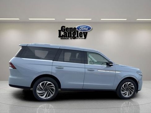 Used 2025 Lincoln Navigator Reserve AWD/4WD image 17