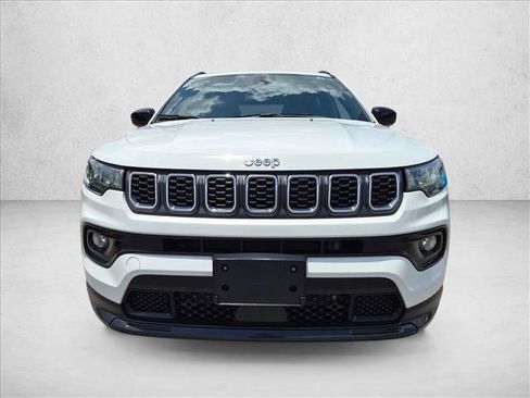 Used 2024 Jeep Compass Latitude AWD/4WD image 2