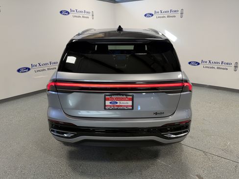 Used 2025 Lincoln Nautilus Reserve image 5