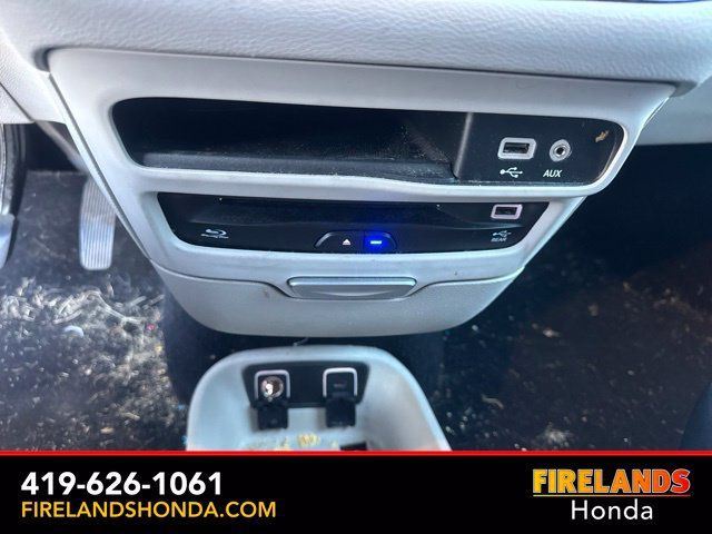 Used 2017 Chrysler Pacifica Touring-L Plus w/ Tire & Wheel Group FWD image 24