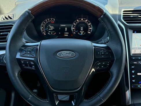 Used 2018 Ford Explorer Platinum AWD/4WD image 14