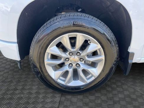 Used 2024 Chevrolet Silverado 1500 Custom image 32