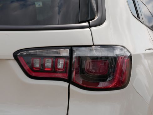 Used 2019 Jeep Compass Trailhawk w/ Cold Weather Group AWD/4WD image 17