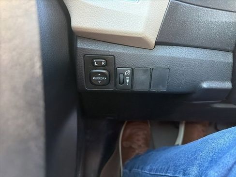 Used 2015 Toyota Corolla LE image 17