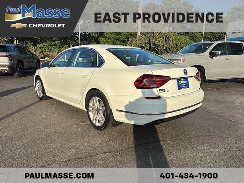 Used 2018 Volkswagen Passat 2.0T SE FWD image 5