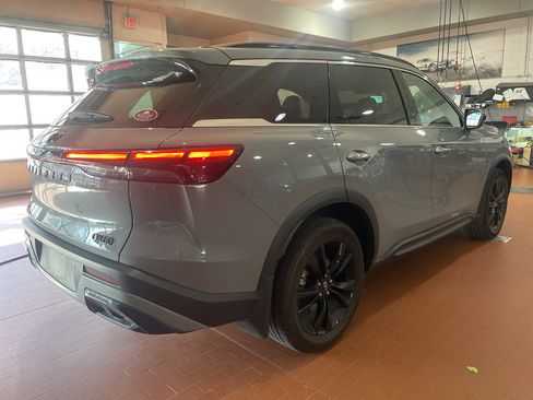 Used 2025 INFINITI QX60 Luxe w/ Black Edition image 3
