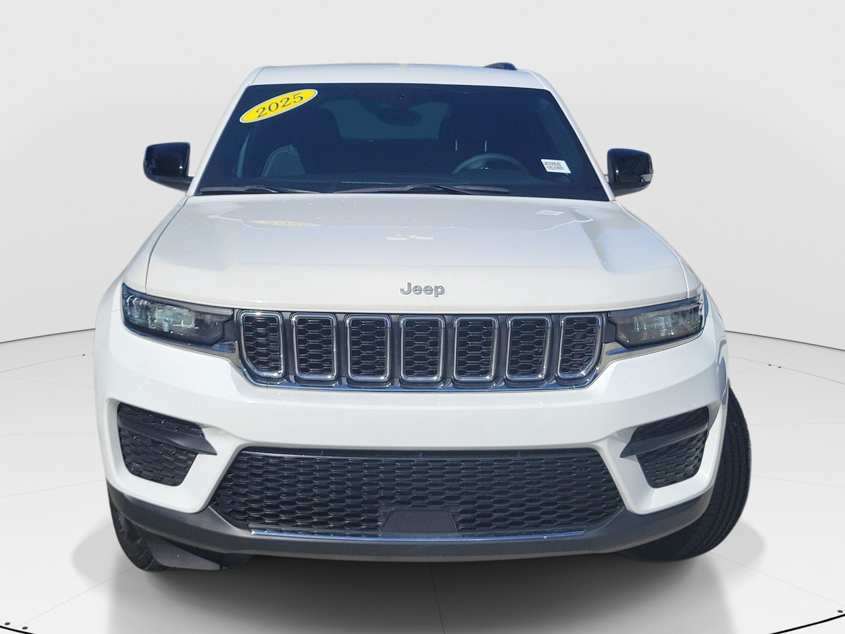 Used 2025 Jeep Grand Cherokee Laredo w/ MOPAR Finishing Package AWD/4WD image 2