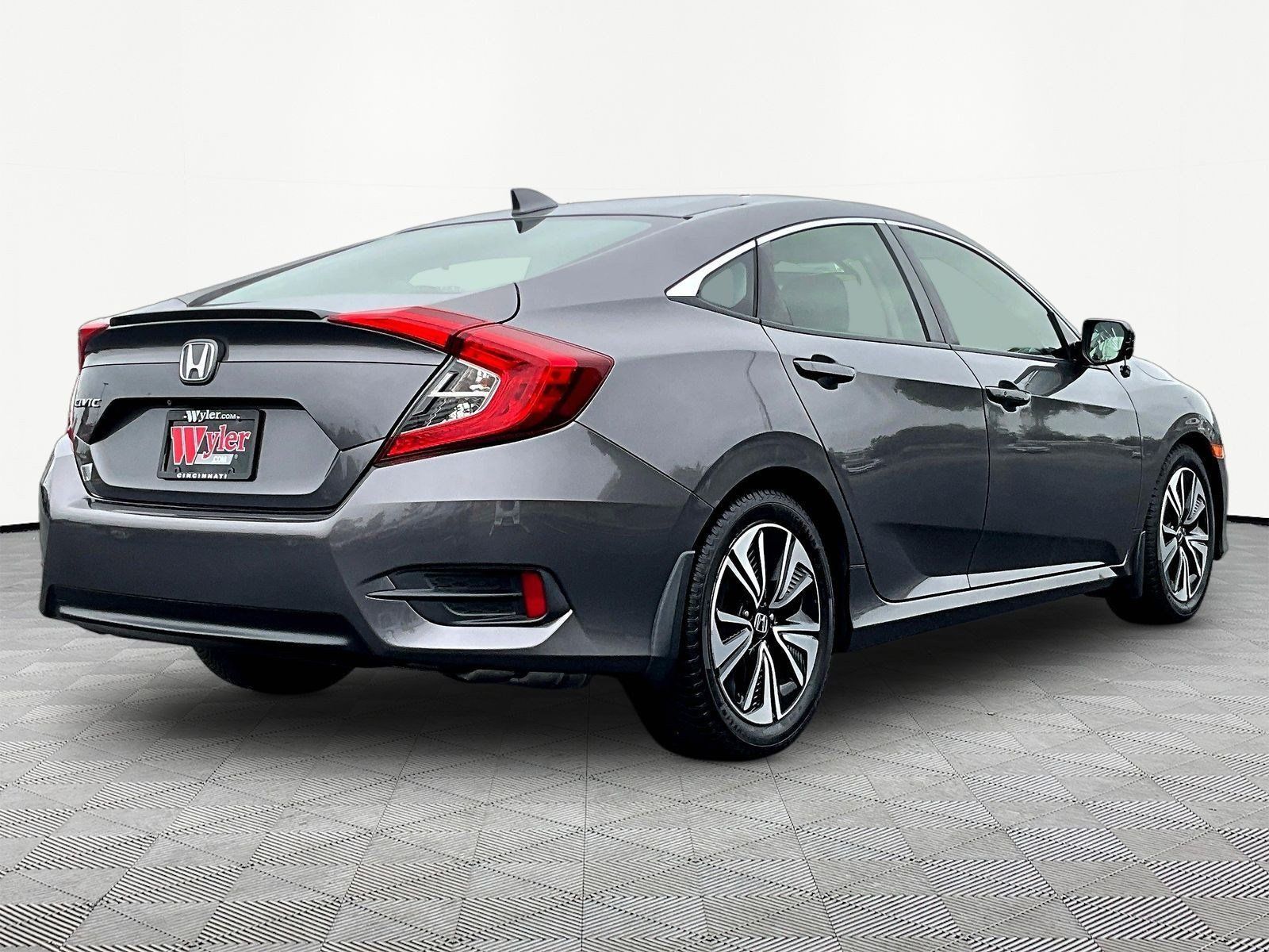 Used 2018 Honda Civic EX-L image 6