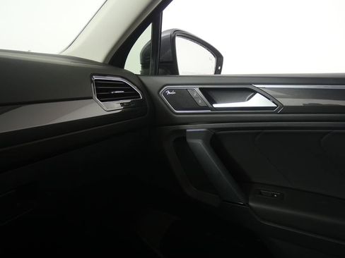 Used 2019 Volkswagen Tiguan SEL Premium image 30