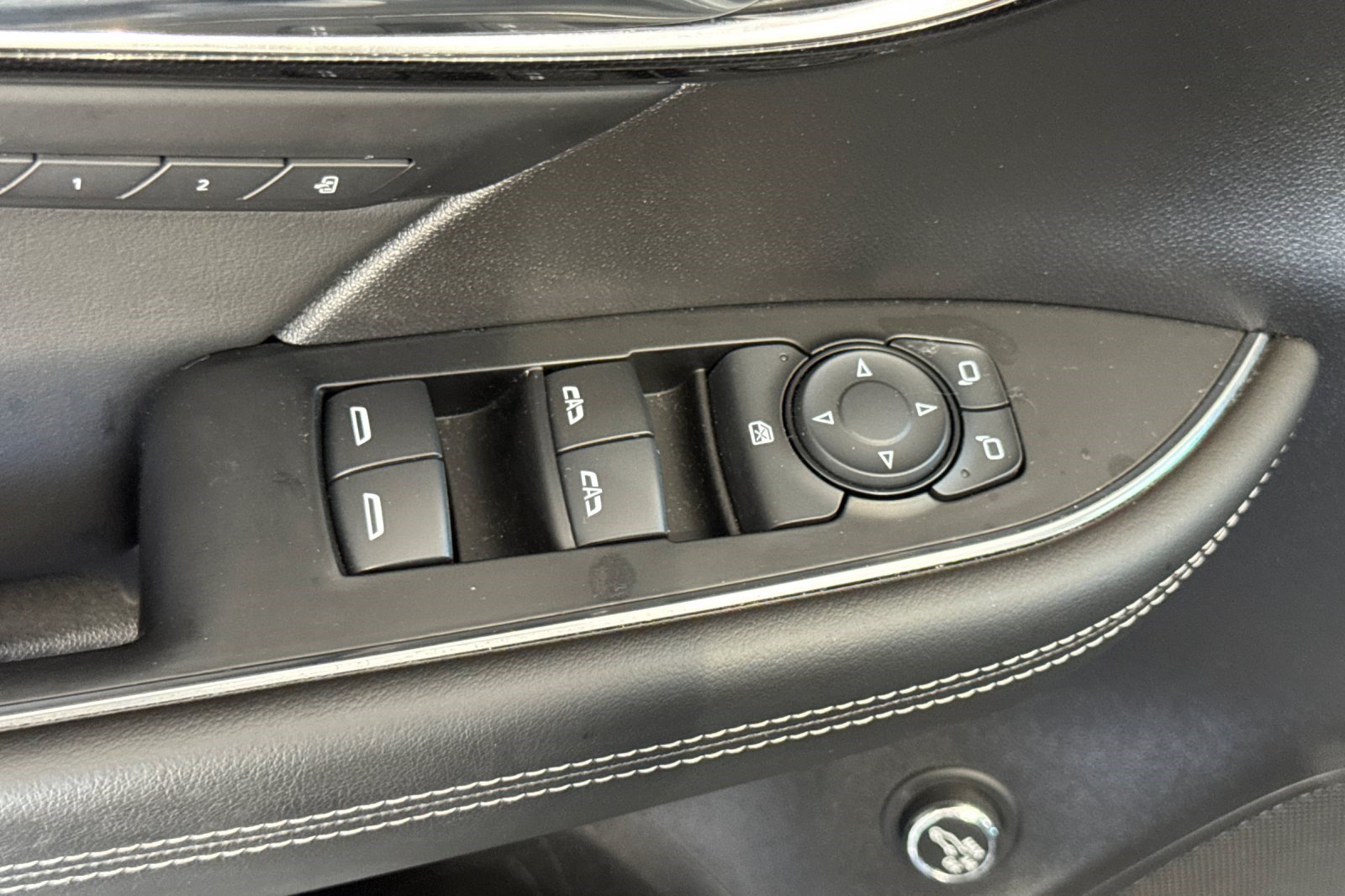 Used 2023 Buick Envision Essence w/ Sport Touring Package AWD/4WD image 13
