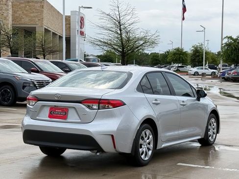 Used 2026 Toyota Corolla LE image 4