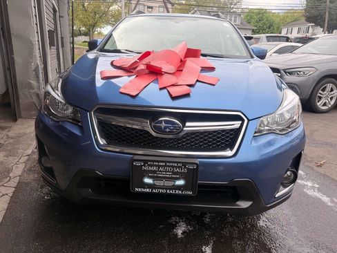 Used 2017 Subaru Crosstrek 2.0i Premium AWD/4WD image 3