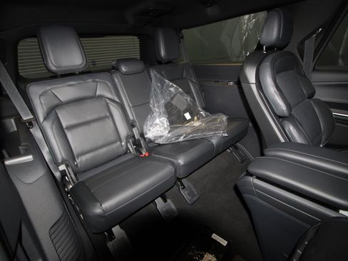 New 2026 Lincoln Navigator L Reserve w/ Jet Appearance Package AWD/4WD image 24