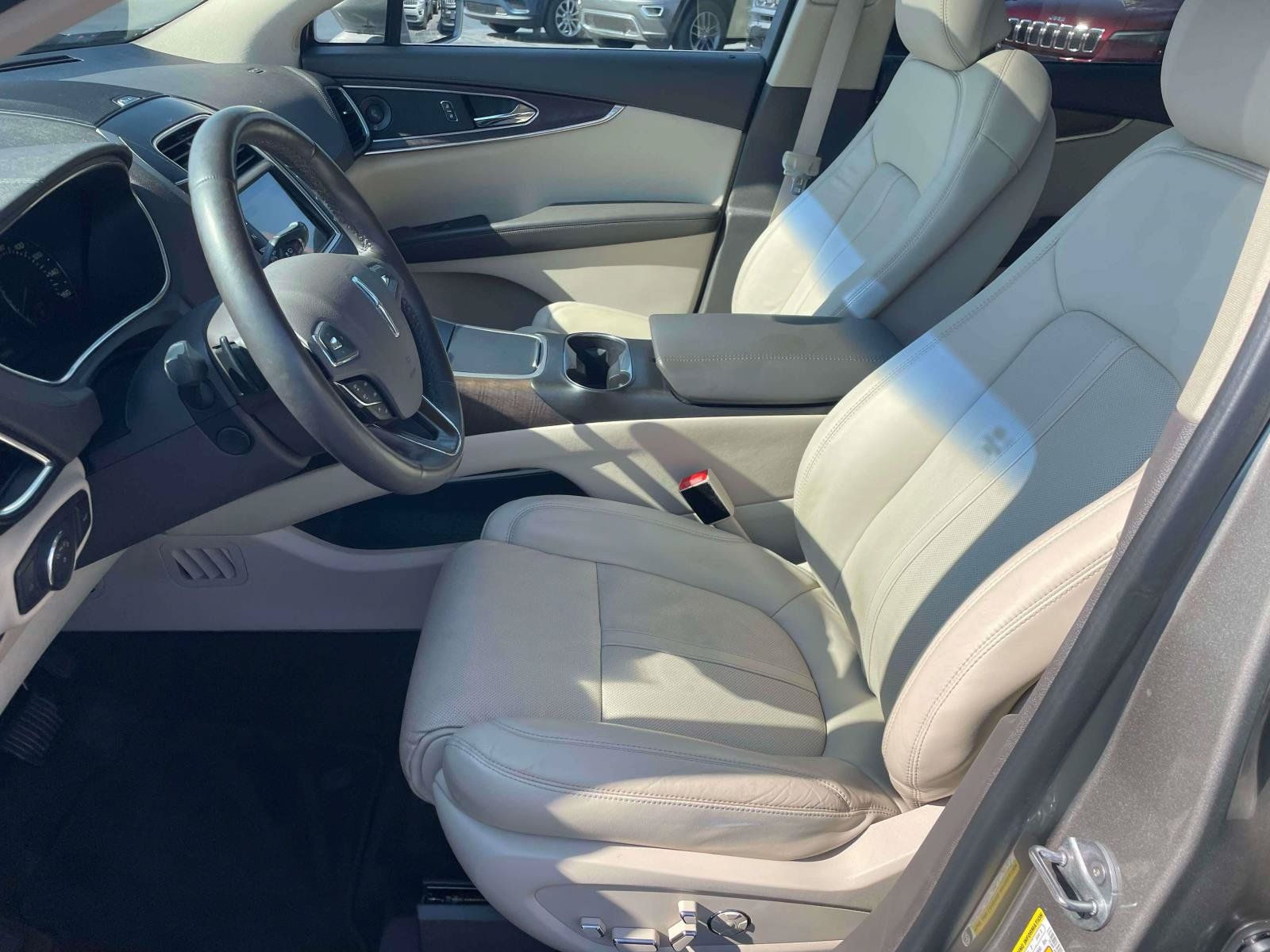 Used 2016 Lincoln MKX Reserve w/ Technology Package AWD/4WD image 13