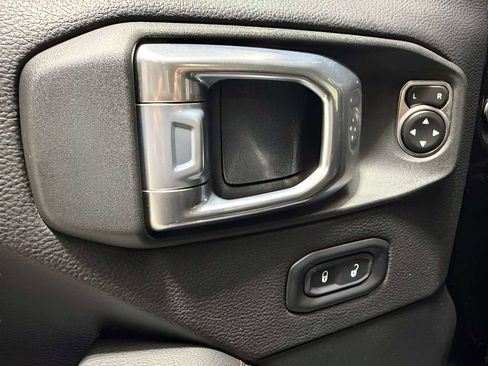Used 2021 Jeep Wrangler Unlimited Rubicon w/ Uconnect 4C Nav & Sound Group AWD/4WD image 18