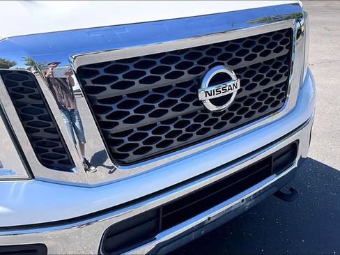 Used 2017 Nissan Titan SV RWD image 27