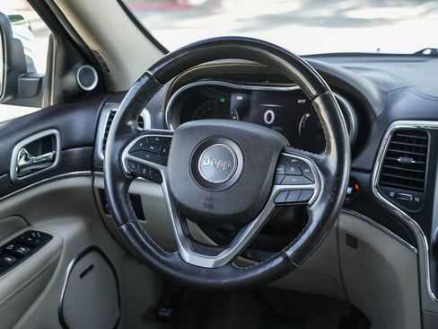 Used 2018 Jeep Grand Cherokee Overland image 15