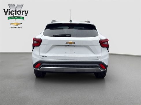 New 2026 Chevrolet Trax LT w/ Sunroof Package image 5