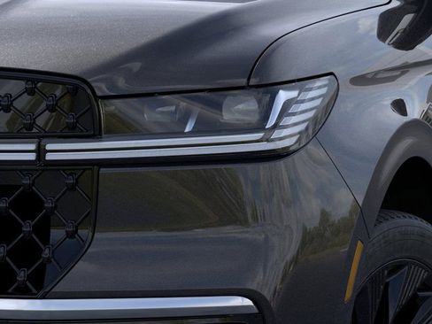 New 2025 Lincoln Navigator L Reserve w/ Jet Appearance Package image 18