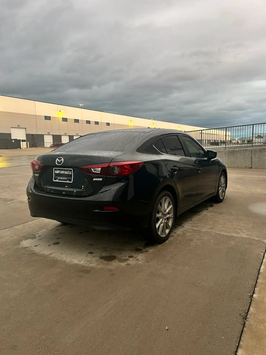Used 2017 MAZDA MAZDA3 Touring FWD image 5
