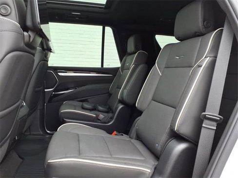 New 2026 Cadillac Escalade Luxury image 7
