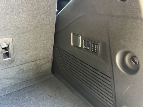 Used 2023 GMC Yukon AT4 w/ Technology Package image 5