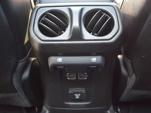 Used 2019 Jeep Wrangler Unlimited Rubicon AWD/4WD image 38