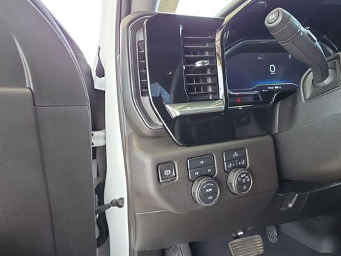 Used 2025 Chevrolet Silverado 2500 LT w/ Convenience Package image 18