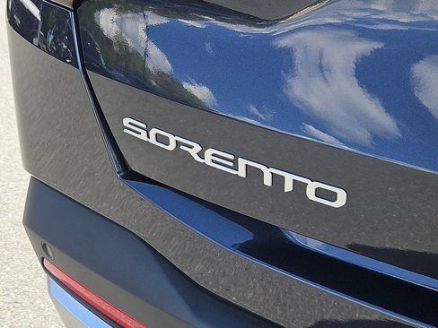 Certified 2025 Kia Sorento S AWD/4WD image 11