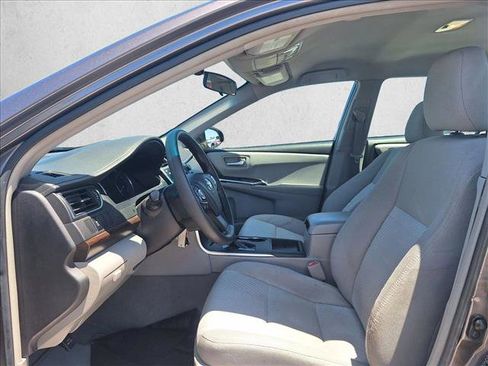 Used 2016 Toyota Camry LE FWD image 10