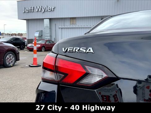 Used 2022 Nissan Versa S image 8