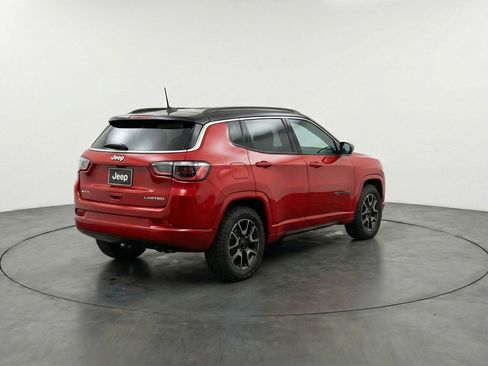 Used 2025 Jeep Compass Trailhawk AWD/4WD image 9